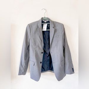 H&M boys size 11/12 gray blazer new with tags. My home is smoke and pet free!